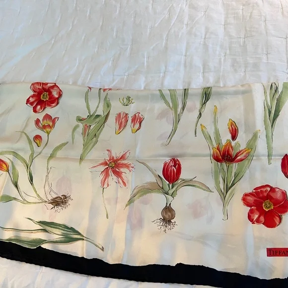 Tiffany & Co Beautiful Silk in Floral Design - Picture 3 of 9